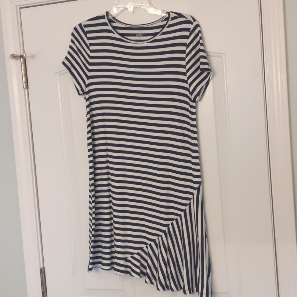 Girls black and white dress. Size xxl
